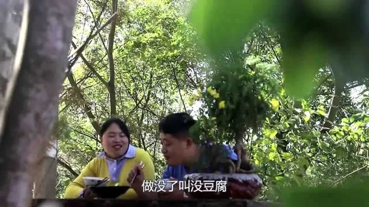 胖妹和大洋吃美食,两个人感情真好,你们馋了吗
