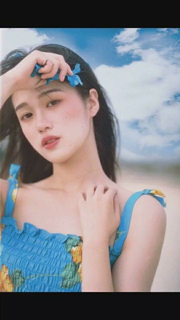 这白里透红的皮肤,小姐姐这是神仙颜值吧,太好看!