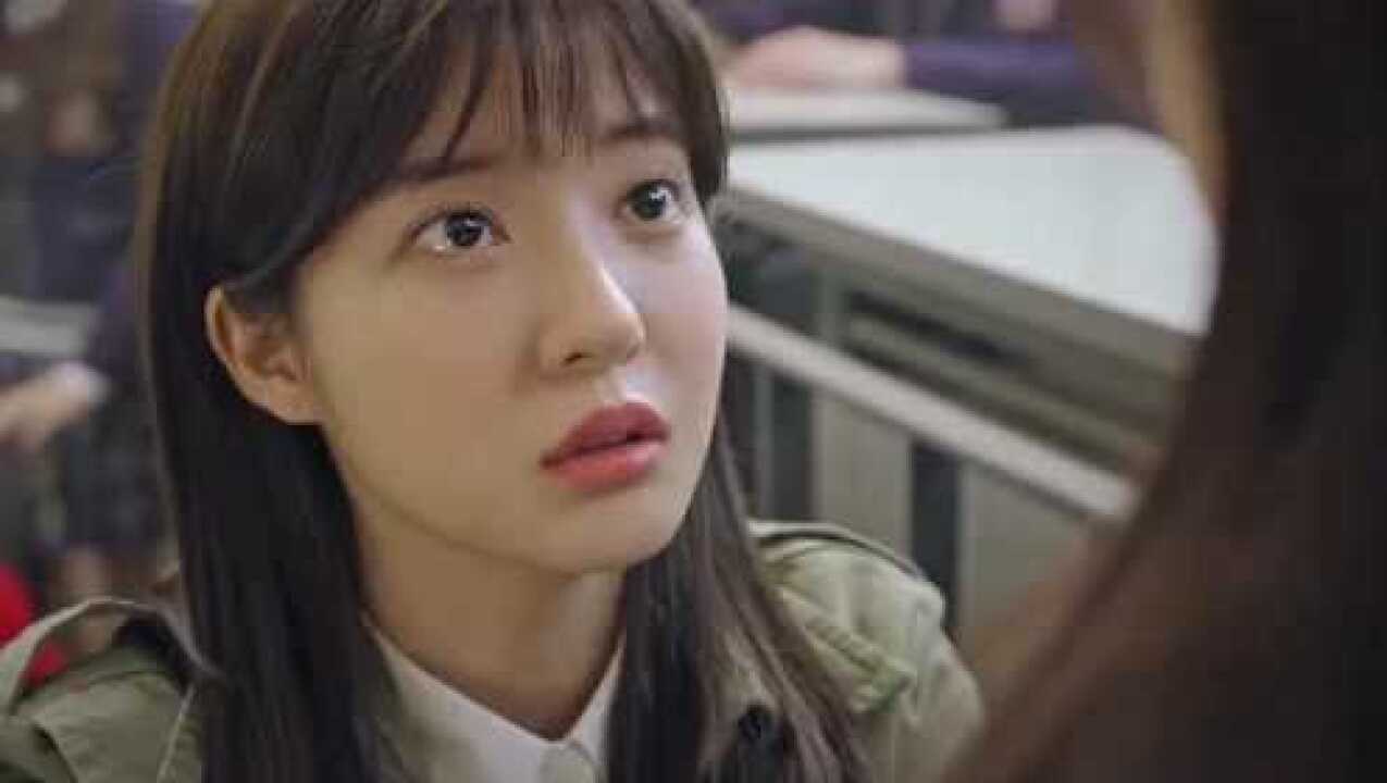 顶楼雪雅刚入学就被针对差点和人打起架来