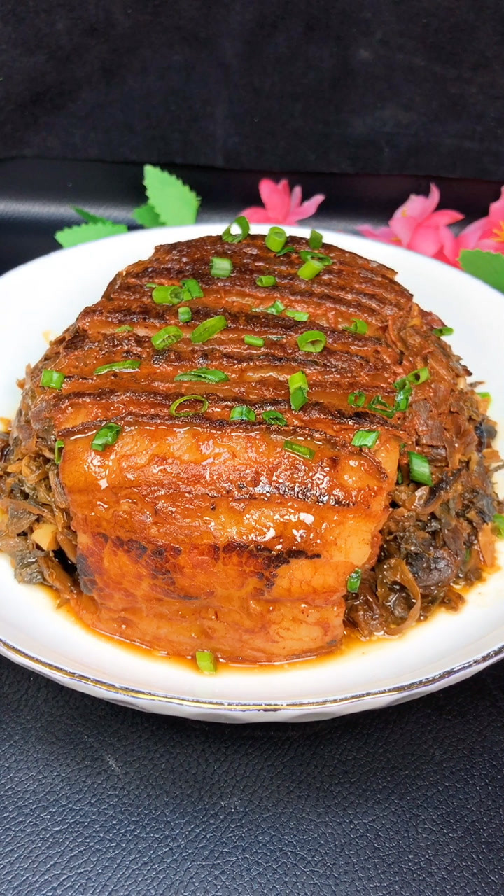 五花别再煮着吃了,试试梅菜扣肉吧,肥而不腻入口即化