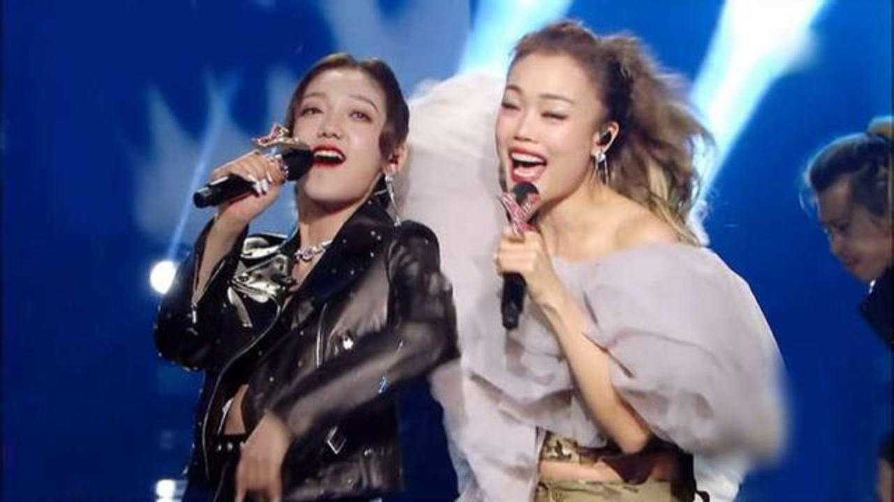 希林娜依高与容祖儿碰到一块高音飙到想窒息听起来感觉简直太爽了