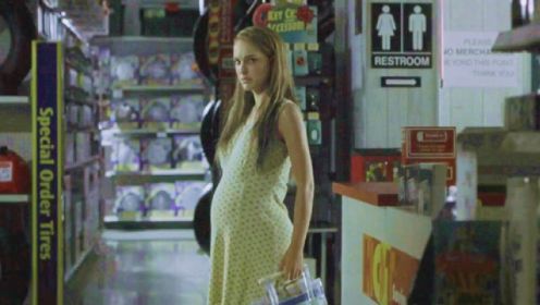 女子未婚先孕，躲在超市足足两个月，把孩子生下后一夜成名