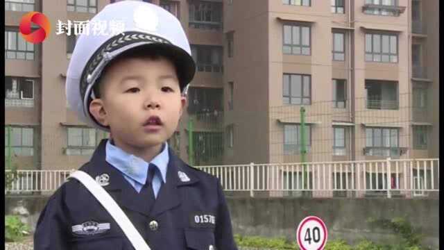 看图画做游戏,四川自贡交警叔叔手把手教“小小交警”学交规