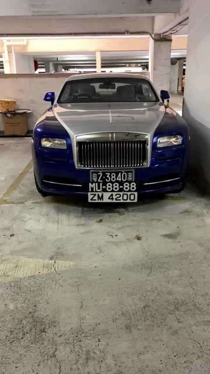 这种三地牌就是可以走港珠澳大桥的前后共6张车牌差不多没位置挂牌了