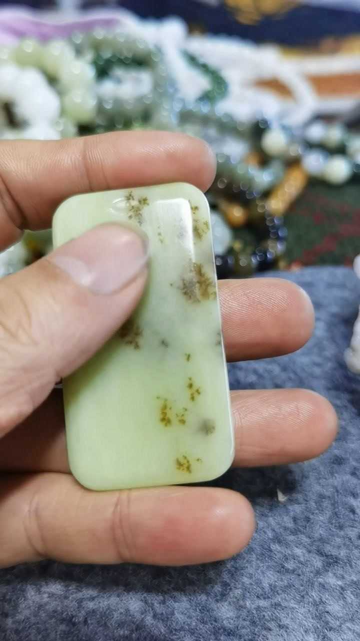 和田玉精品黄口料,天然自带草花沁色欣赏