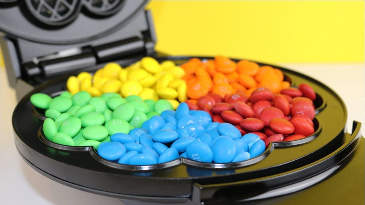 将彩虹豆放在华夫饼机上会怎样?老外好奇一试,画面不忍直视!