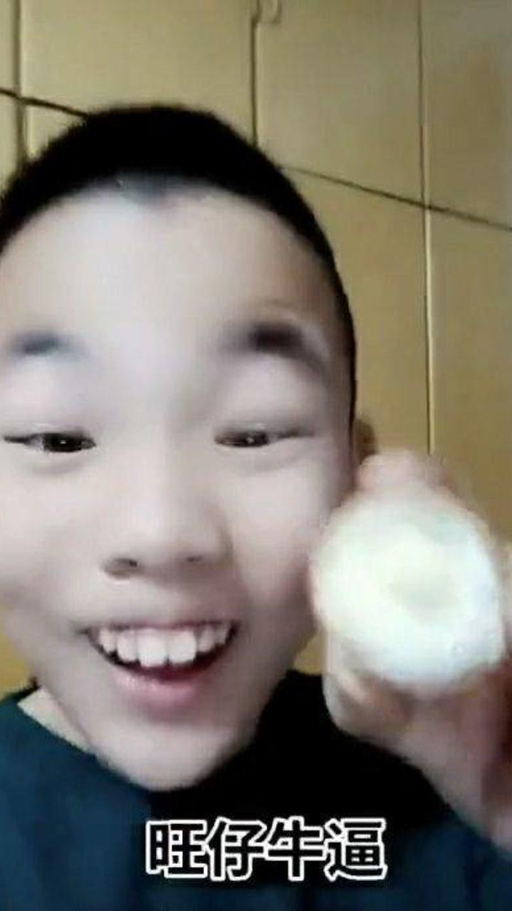 梁志超和他奶奶_高清