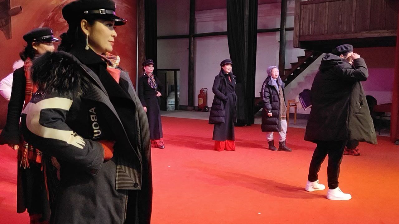 大成社区模特表演彩排