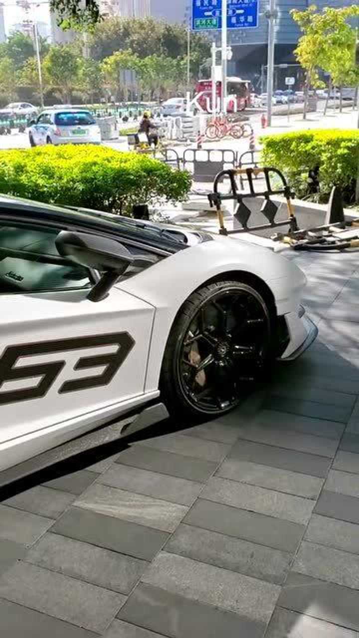 白色兰博基尼大牛svj真的太帅了