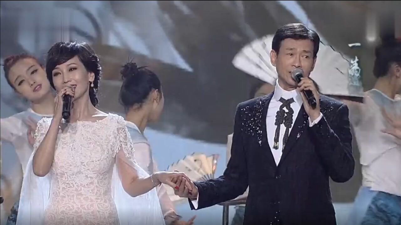 郑少秋赵雅芝合唱《问情》,只听前奏就泪目,开口全是回忆