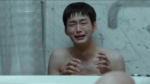 女教师被同事羞辱后，用开水浇到她脸上，弄毁容后还给对方男友看，韩国电影