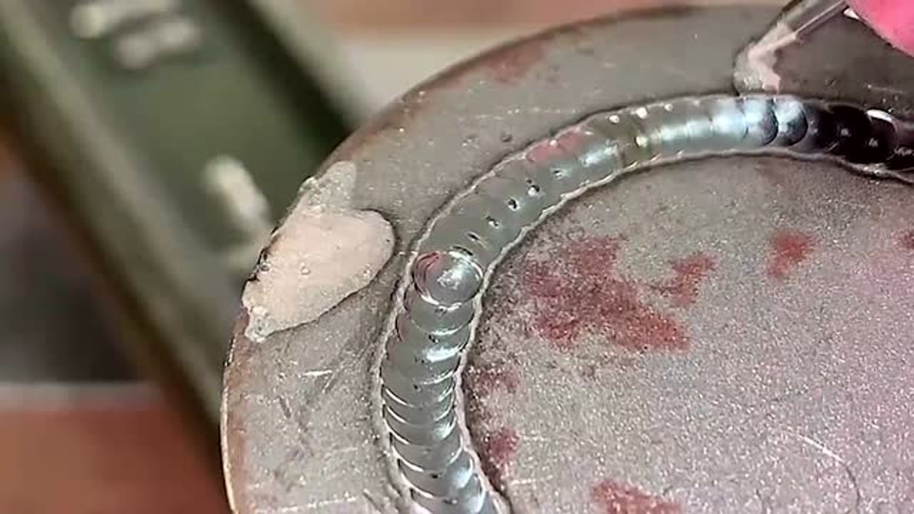 奇妙的冷焊机,焊接作业时瞬间温度可达三千度,这操作真是厉害了!_高清1080P在线观看平台_腾讯视频