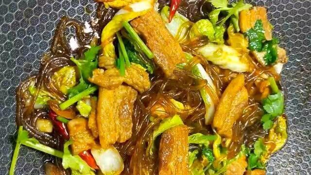 家常菜白菜炒五花肉,好吃简单,爱吃的快看教程