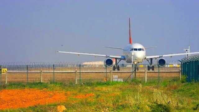 实拍首都航空的空客319客机起飞全过程,机组技术杠杠的!