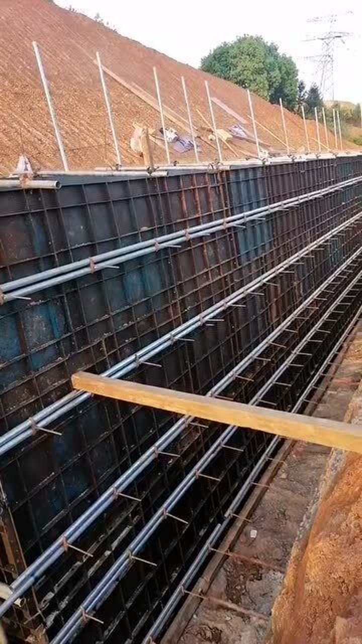 重力式挡土墙的模版支撑不错