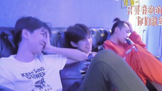 TFBOYS唱歌跑调,三人一起好放松