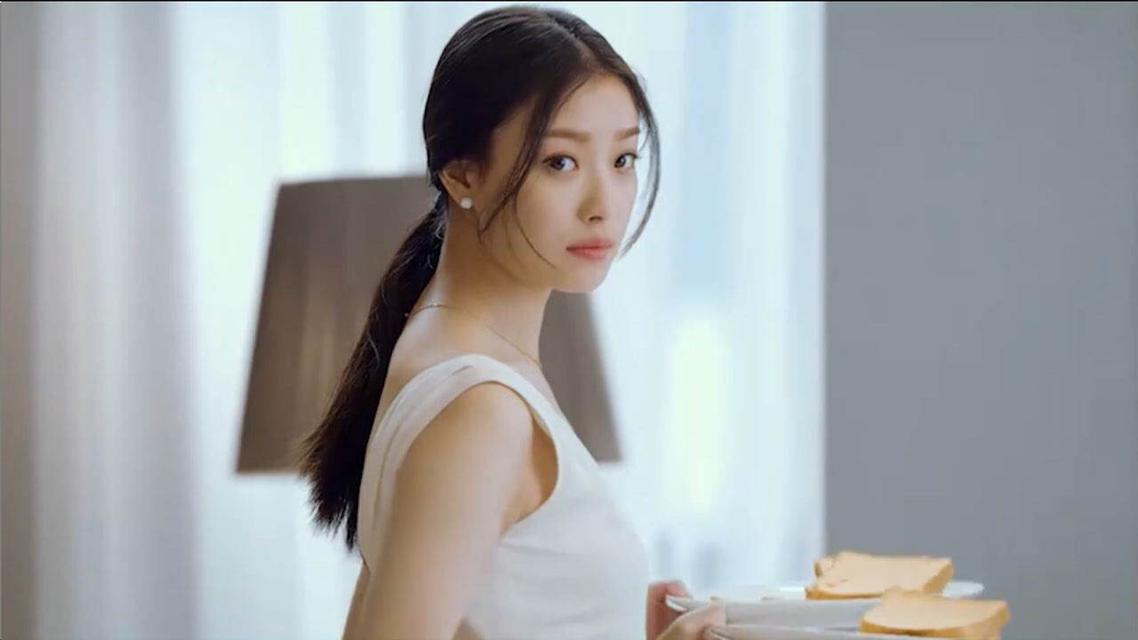 28岁未成年:倪妮真是有魅力,这个回头杀惊艳到我了