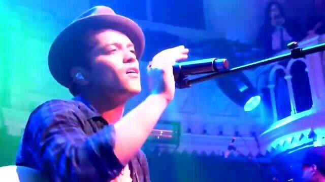 Bruno Mars《Talking To The Moon》一首有魔性的歌曲,百听不厌~