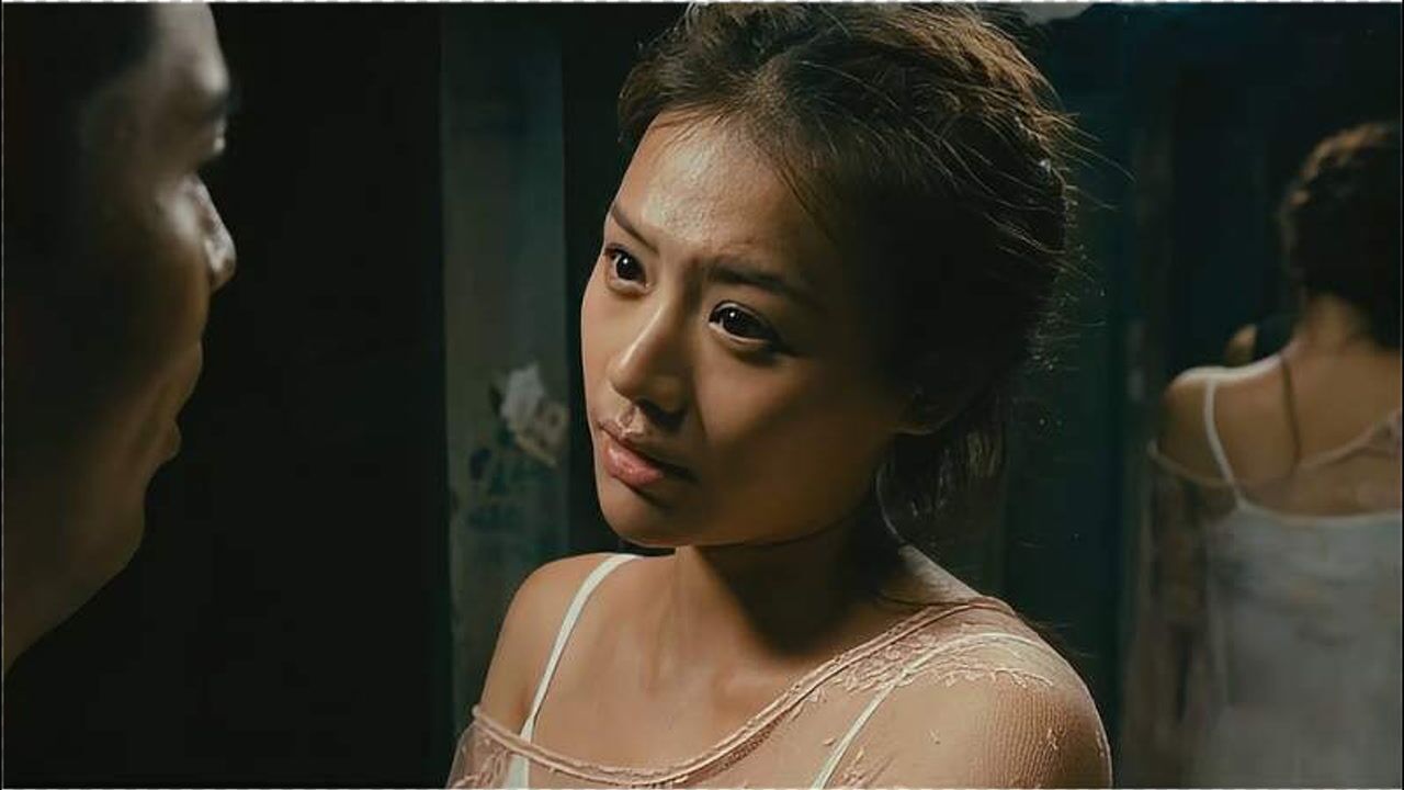 左耳马思纯酒吧卖唱遇到小混混耍流氓这对话也太霸气了