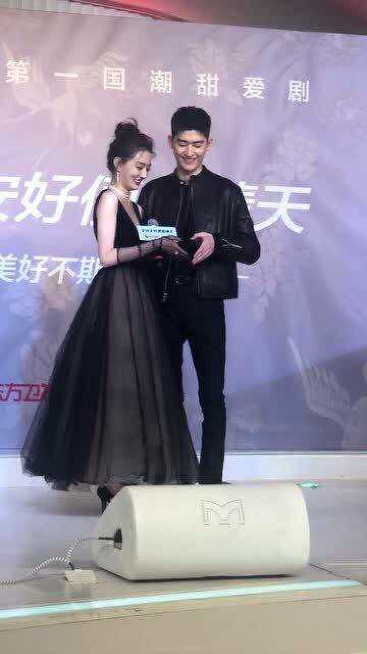 张翰徐璐现场合体比心这一荧屏情侣好甜啊