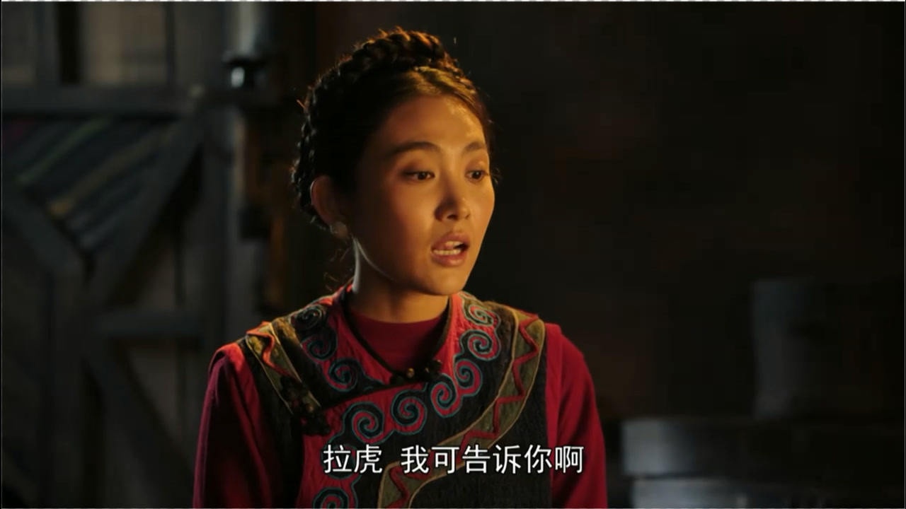 金色索玛花阿呷夫妇一个种草莓一个养小香猪开启幸福生活