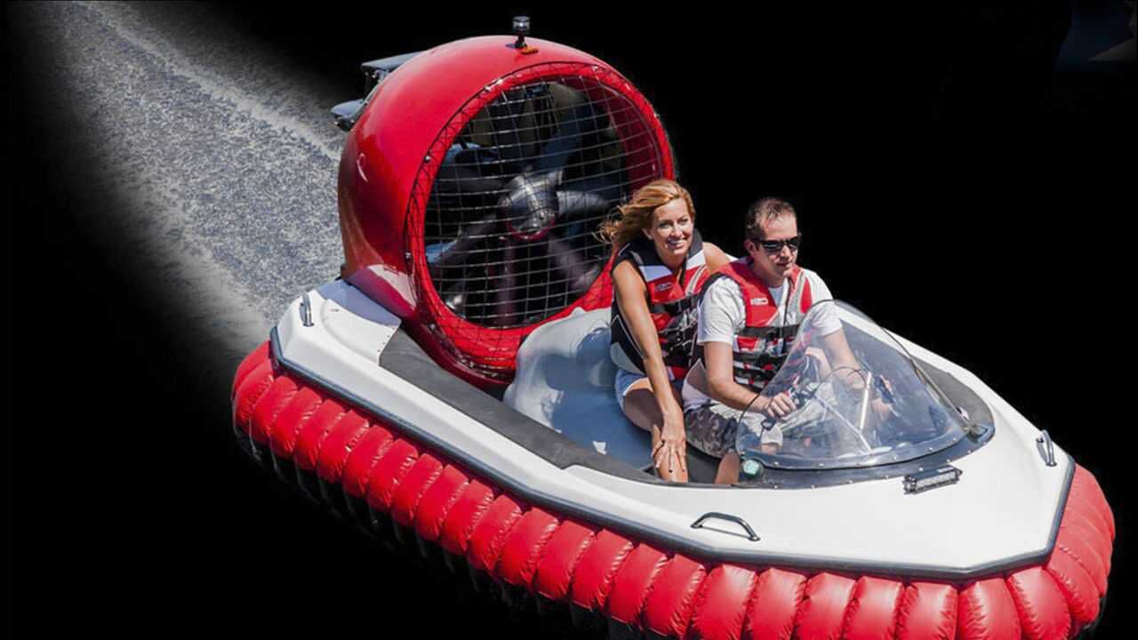 堪称水上suv的气垫船,尾部装了个大风扇,头发卷进去该咋办