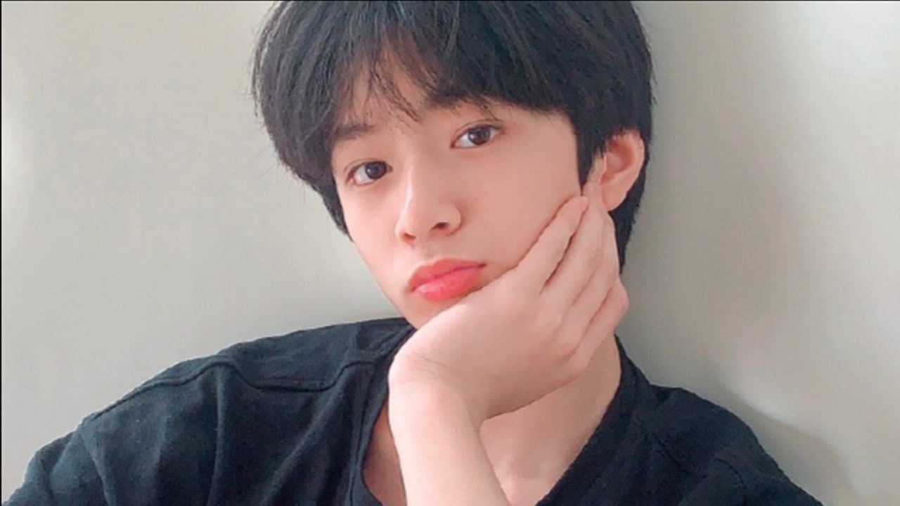 明星拔完智齿脸肿成猪猪包刘耀文不停抿嘴吸溜的样子太可爱了