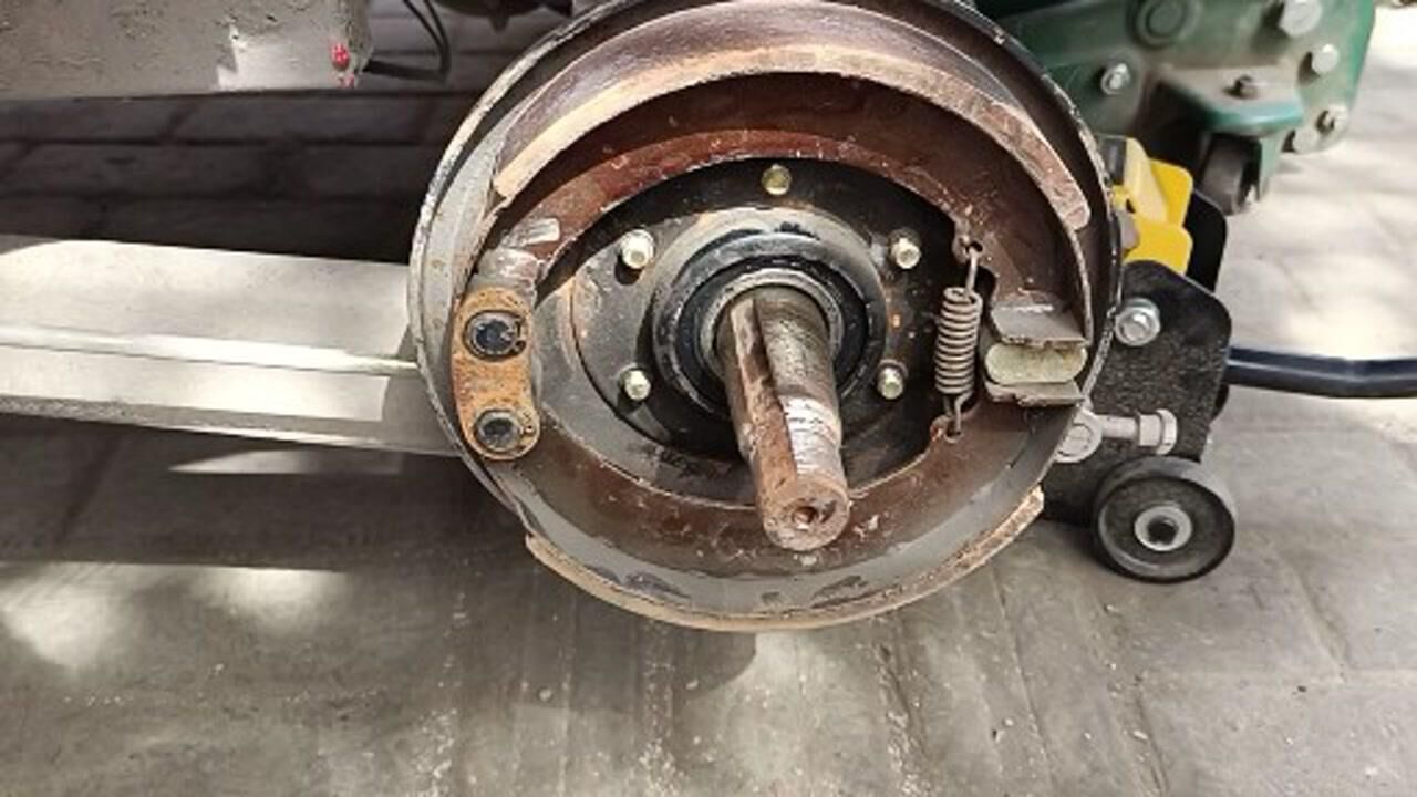 三轮车更换刹车片明明看起来一样却安装不上原因在这里