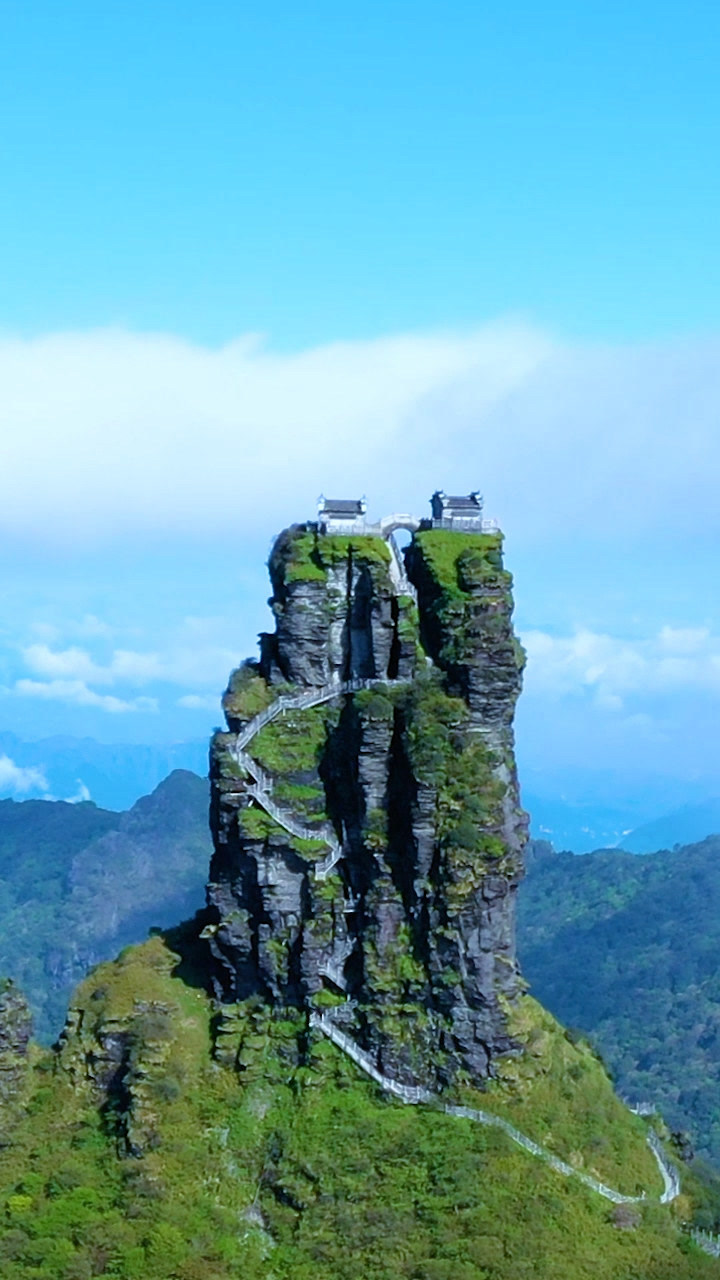 10亿年远古洪荒之力作,神奇的贵州梵净山,爬上去需要勇气,顶上居然有