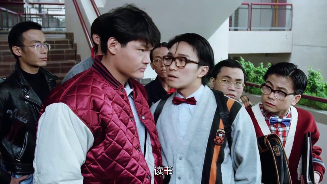 逃学威龙2:周星星去学校当卧底,一见学长,这不是刑警队长嘛!