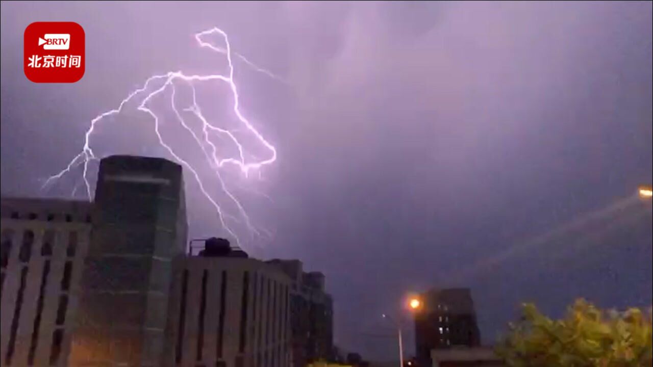 北京夜空电闪雷鸣迎来今年首场雷雨_高清1080P在线观看平台_腾讯视频