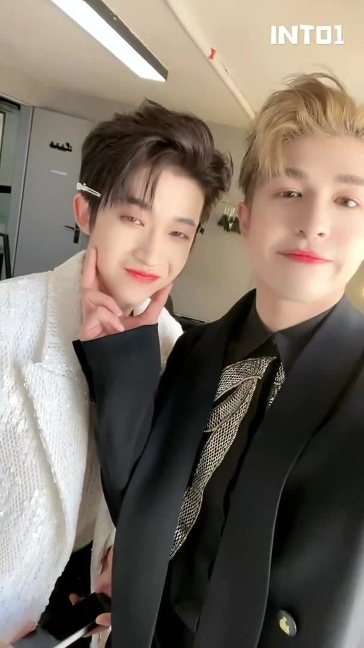 into1 尹浩宇捏刘宇的脸,太可爱了