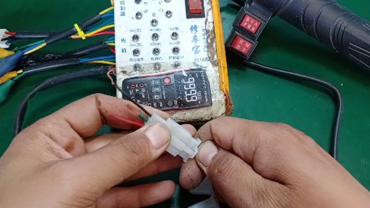 如何使用修车宝检测电动车转把好坏方法讲解