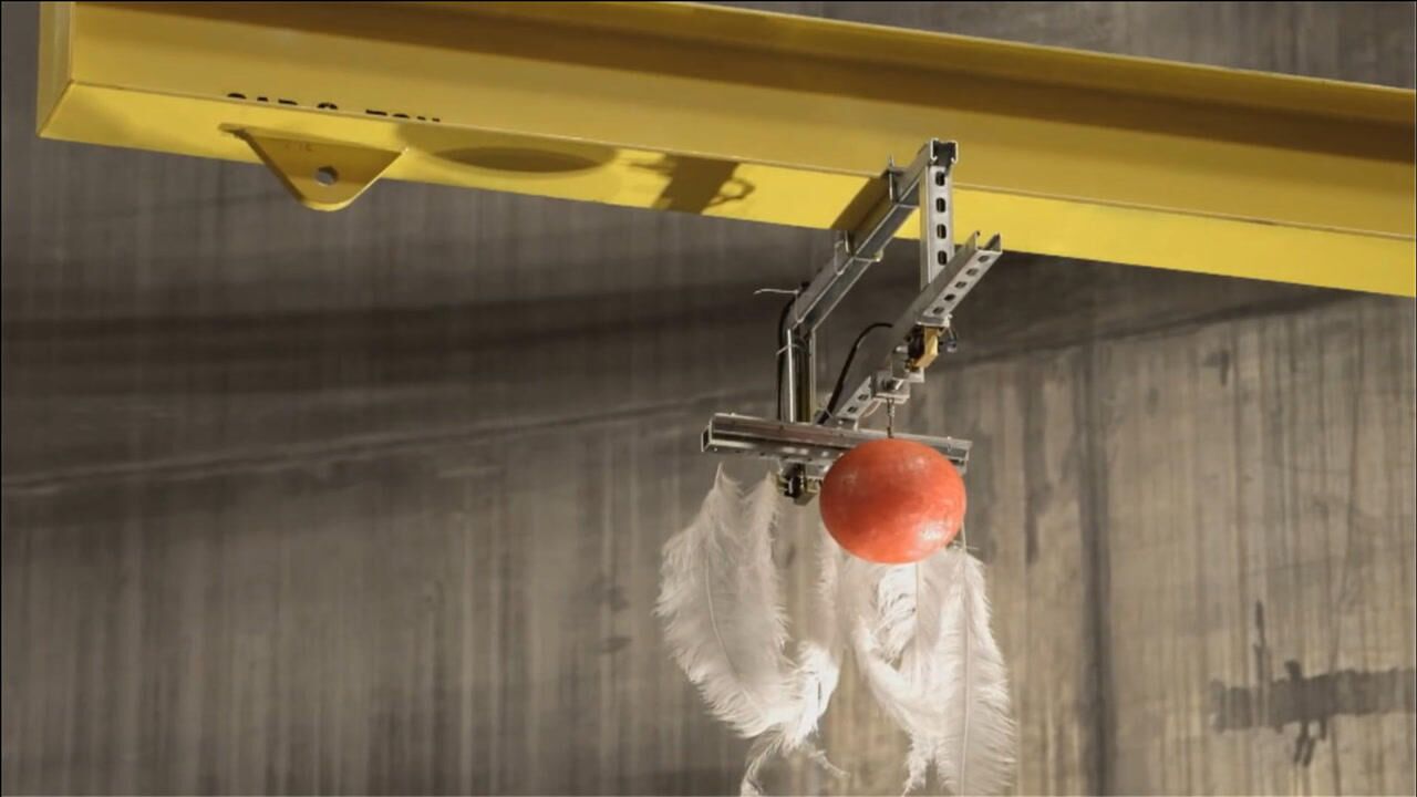 世界最大真空实验室什么样子铁球和羽毛下落实验过程十分神奇