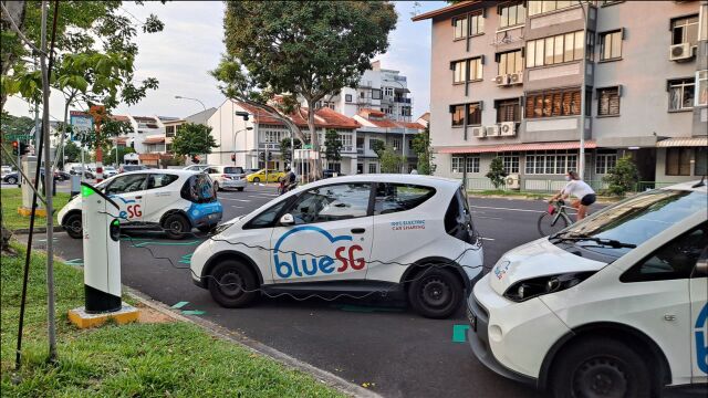 新加坡旅游:实拍新加坡的电动汽车充电桩,跟中国有啥区别?