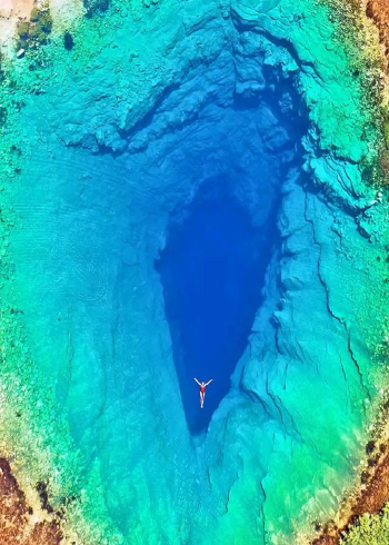 克罗地亚塞蒂纳河源水洞,被称为"绿松石之眼,地球之眼",是