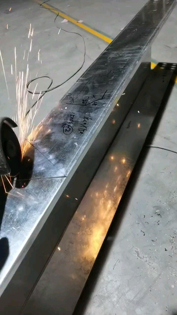 桥架九十度弯头教程非常实用简单by电工涛哥