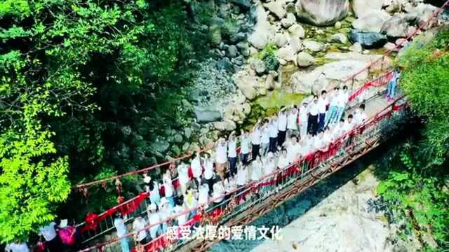 来黄山翡翠谷景区与浪漫爱情撞个满怀