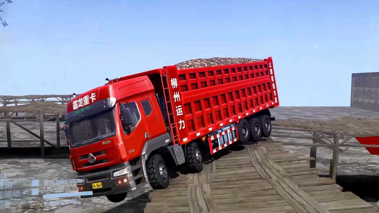 旋转轮胎16轮国产大卡车走木板路面路面宽度让人瞠舌