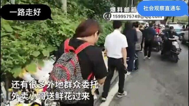 湖南杂交水稻研究中心马路边的鲜花绵延数公里 还有市民献上大米