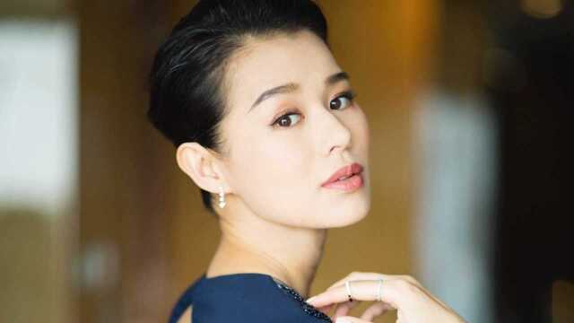 胡杏儿老公晒陪娃日常照,大儿子李奕霆呛水萌态十足!