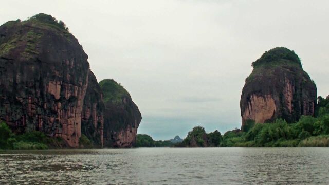 世界遗产龙虎山:泸溪河漂流 观赏丹霞地貌的最佳方式