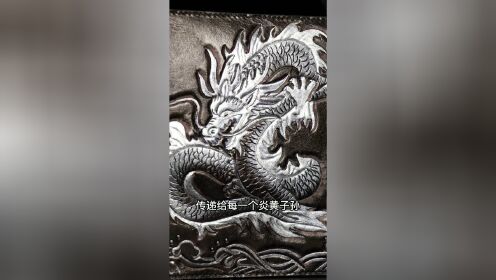 龙在中国自古以来就是尊贵的象征，会把皇帝比作龙，这也许就是外国人不懂的中国文化？