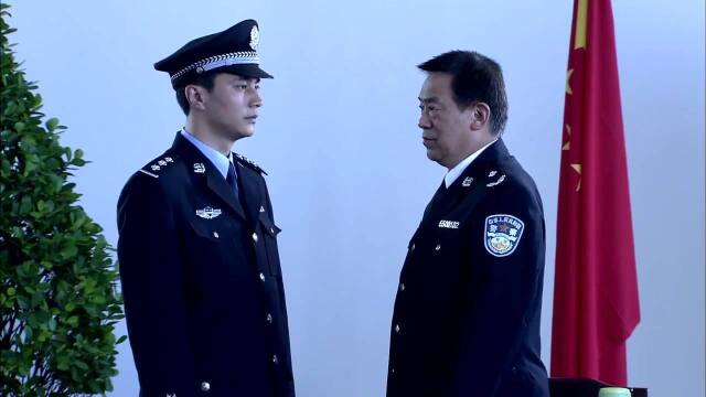 大漠高墙:2辆警车出车祸,100囚犯枪毙警察首长当场击毙