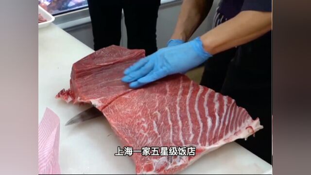 五星饭店撒10万招大厨,专切黑鲔鱼生片,老板一看,再加工资5000