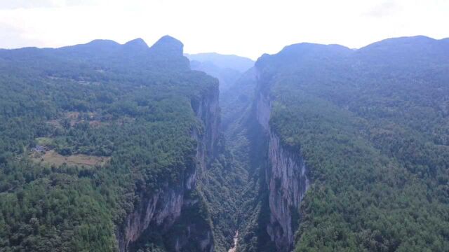 湖北利川超大峡谷,如果能建成旅游景点该有多好