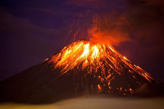 完了!美国还潜伏着18座超级火山,专家:黄石火山已开始活跃!