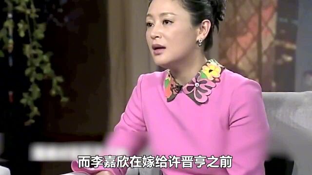 69岁陈凯歌身体健康堪忧,出行拄拐杖妻子全程搀扶,许晋亨:羡慕