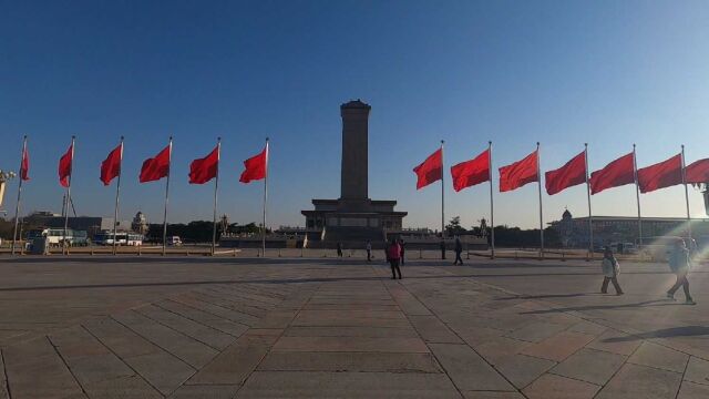 3月3号下午,天安门广场到处挂满了五星红旗,怎么回事?