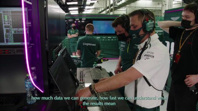 Nico H㼬kenberg Inside an F1 Simulator